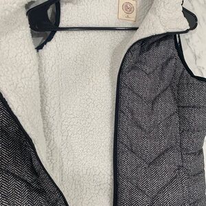 SO Women's Black and White Herringbone Vest